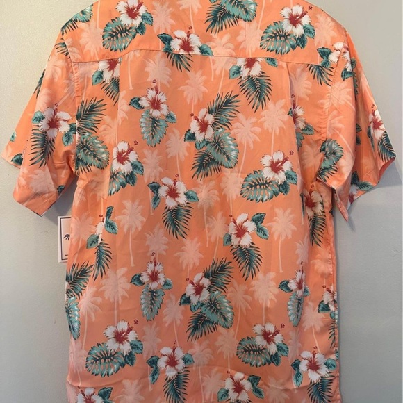 Brand New with tags
Surf & Swim Co Beachwear
Hawaiian / Beach Shirt - Picture 5 of 8